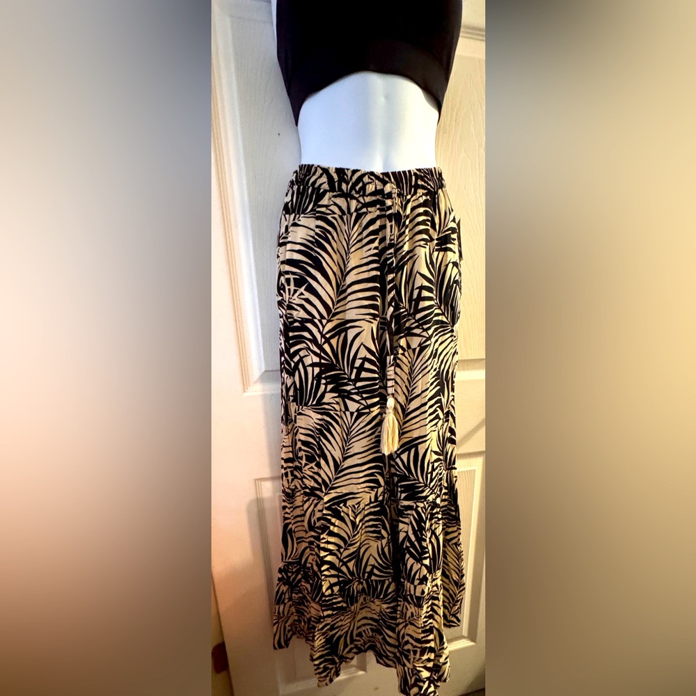 Elegant Black and Cream Leaf Print Pants